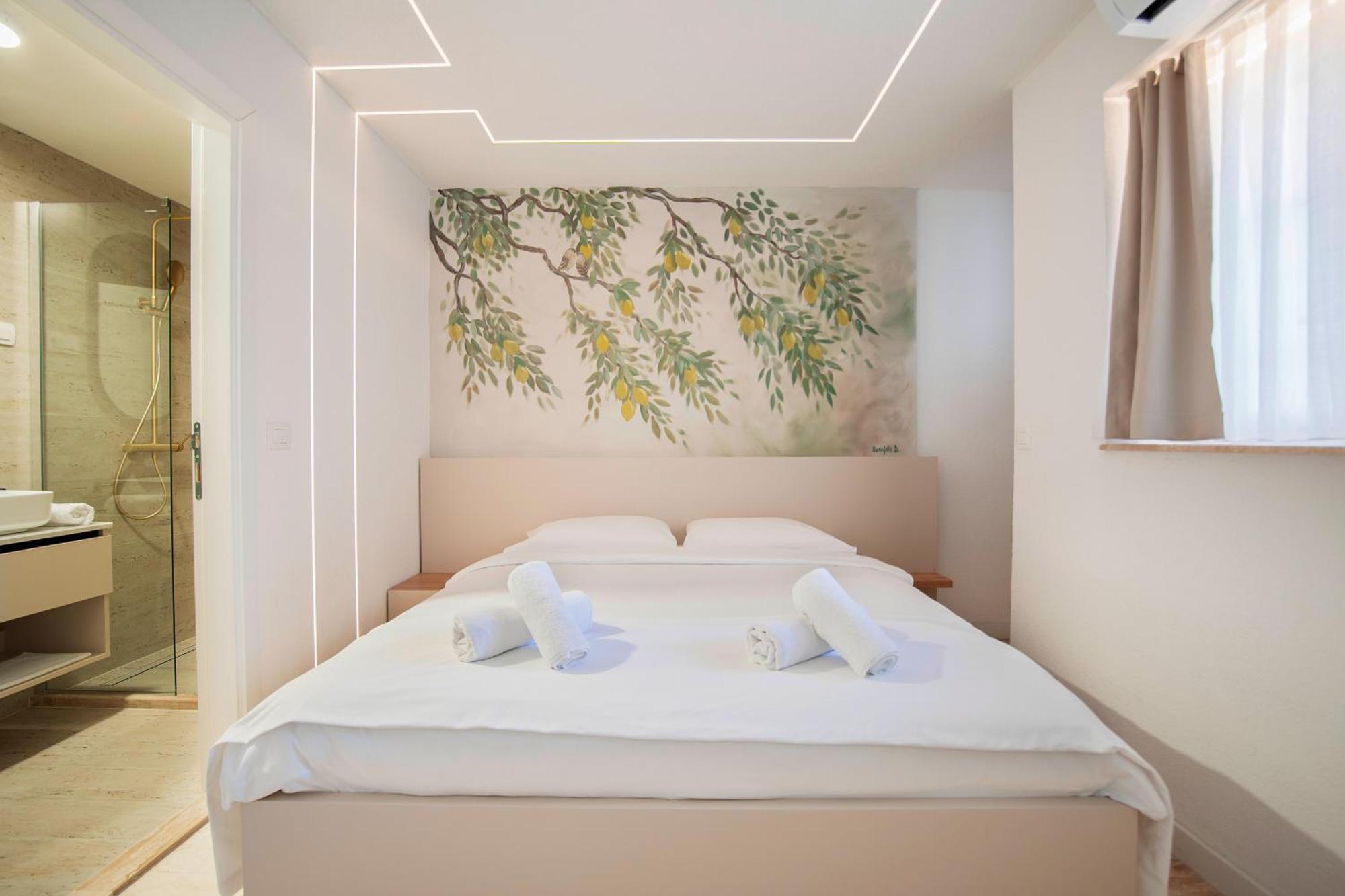 Style Rooms Split Exterior photo