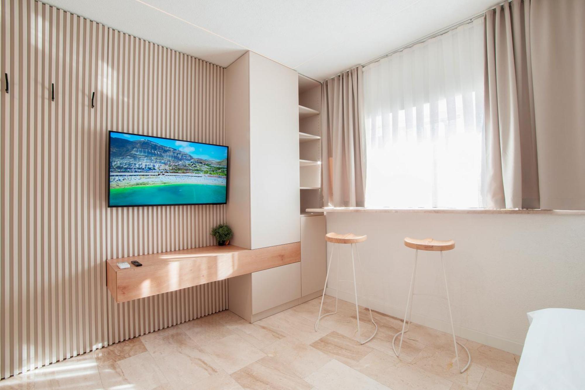 Style Rooms Split Exterior photo